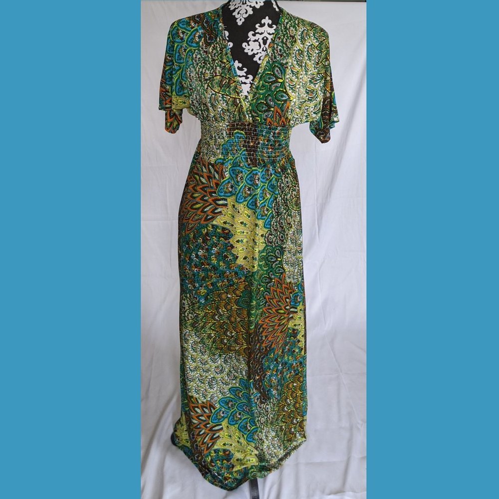 Gorgeous keyhole maxi dress